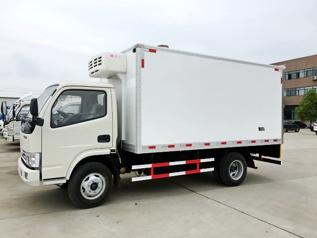 (厢长4.2米)东风多利卡冷藏车