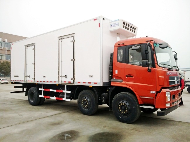 (厢长8.6米)东风三轴冷藏车