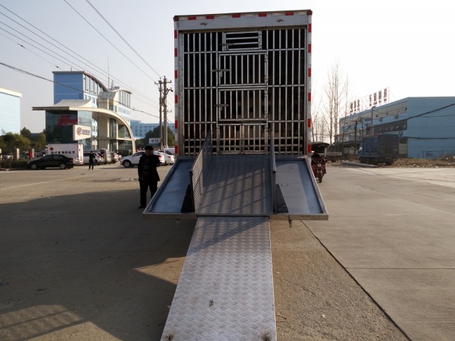 畜禽运输车（猪仔/鸡苗）